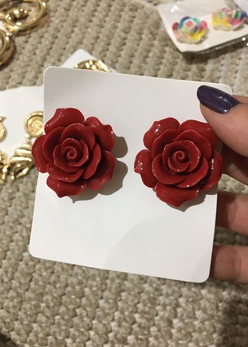 Kırmızı Vintage Gül Figürlü Küpe