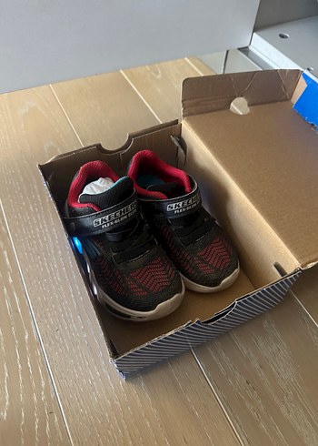 23 Beden Skechers erkek bebek ışıklı ayakkabı