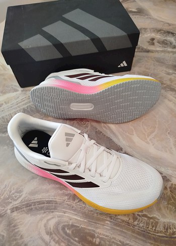 Beyaz Spor Ayakkabı Renkli Tabanlı - Görsel 4