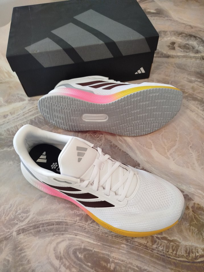 Beyaz Spor Ayakkabı Renkli Tabanlı - Görsel 4