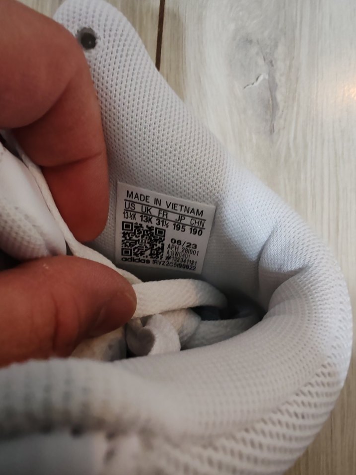 Adidas Beyaz Yüksek Top Sneaker 31.5 numara - Görsel 2