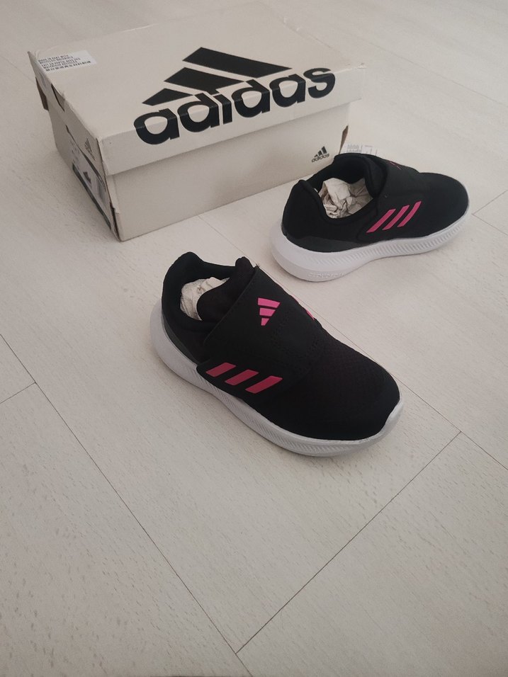 Kız Çocuk Siyah Pembe Adidas Spor Ayakkabı 25.5 numara - Görsel 2