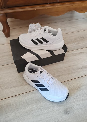 Adidas spor ayakkabı 31.5 numara - Görsel 4