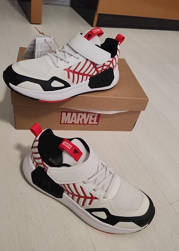Marvel Baskılı Erkek Çocuk Spor Ayakkabı 39.5 numara - Görsel 2
