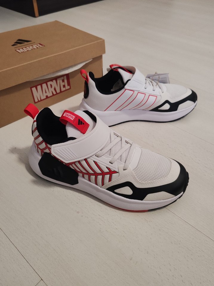 Marvel Baskılı Erkek Çocuk Spor Ayakkabı 39.5 numara - Görsel 4