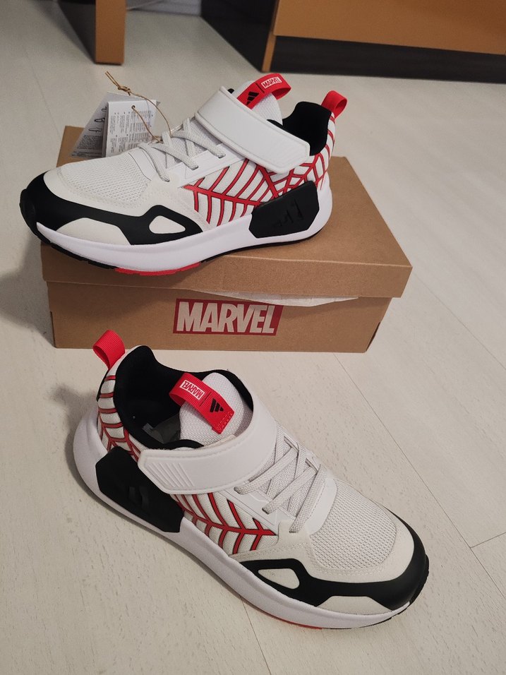 Marvel Baskılı Erkek Çocuk Spor Ayakkabı 39.5 numara - Görsel 2