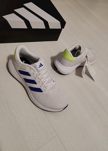 Erkek Beyaz Elastik Adidas Koşu Ayakkabısı 40.5 numara - Görsel 4