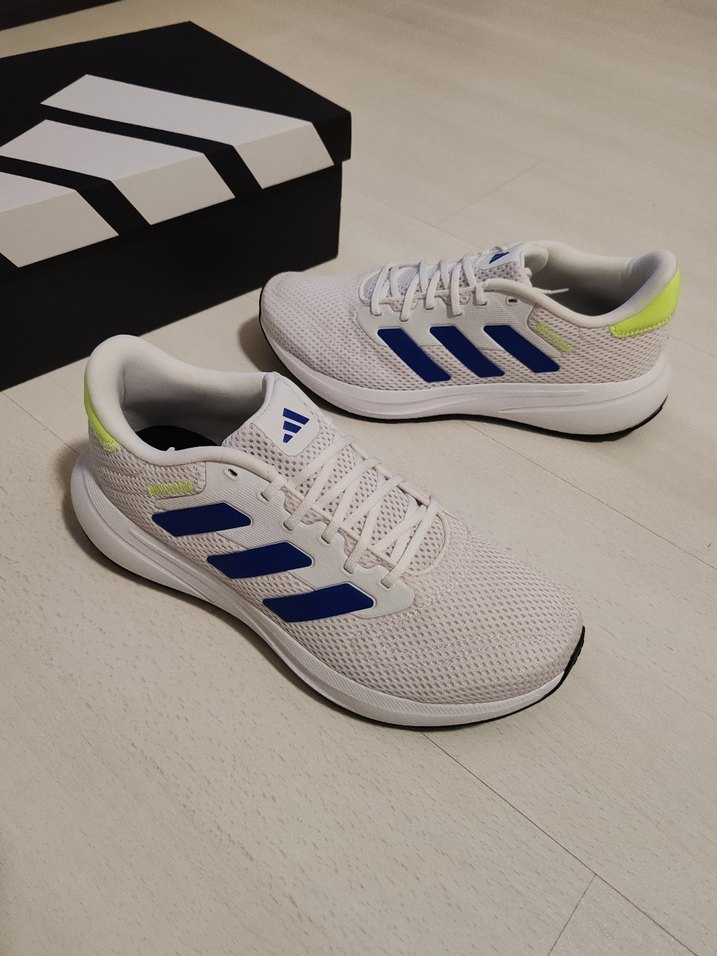 Erkek Beyaz Elastik Adidas Koşu Ayakkabısı 40.5 numara - Görsel 2