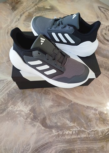 Gri Adidas Spor ve Günlük Koşu Ayakkabısı - Görsel 3