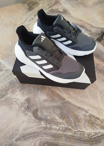 Gri Adidas Spor ve Günlük Koşu Ayakkabısı - Görsel 4