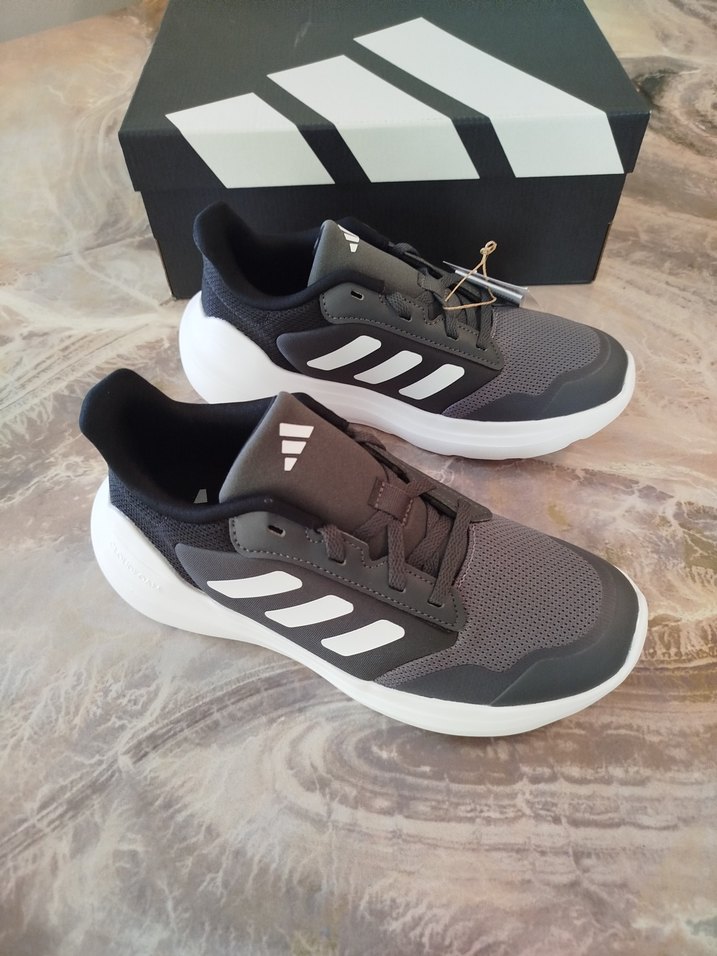 Gri Adidas Spor ve Günlük Koşu Ayakkabısı - Görsel 2