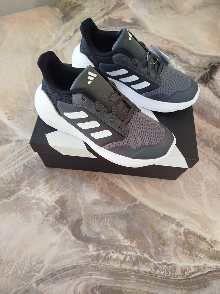 Gri Adidas Spor ve Günlük Koşu Ayakkabısı - Görsel 4