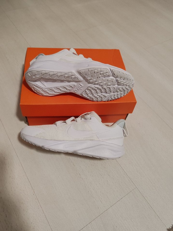 Beyaz Bağcıklı  Spor Ayakkabı 33.5 numara - Görsel 4