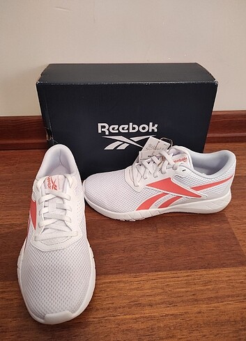 37 Beden beyaz Renk Reebok ayakkabı