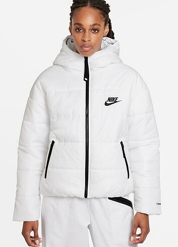 l Beden Nike mont