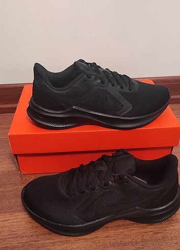 36,5 Beden siyah Renk Nike ayakkabı