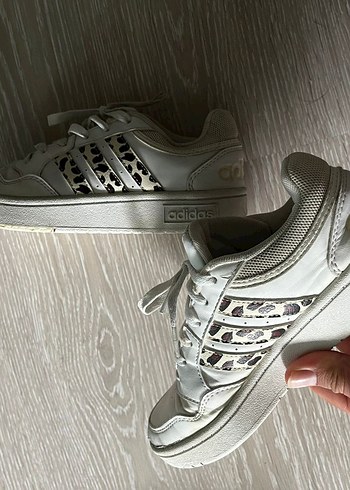 Beyaz Zebra Desenli Bağcıklı Kadın Spor Ayakkabı