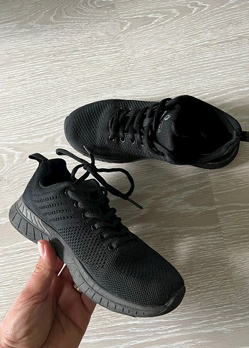 36 Beden Siyah Bağcıklı spor ayakkabı