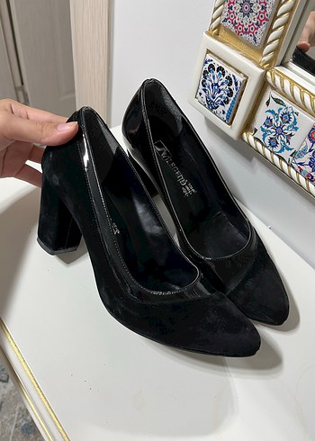 Siyah Süet Tokalı Stiletto Topuklu Ayakkabı