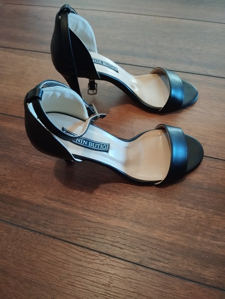 Siyah Tokalı İnce Topuklu Kadın Gece Ayakkabısı - Görsel 2