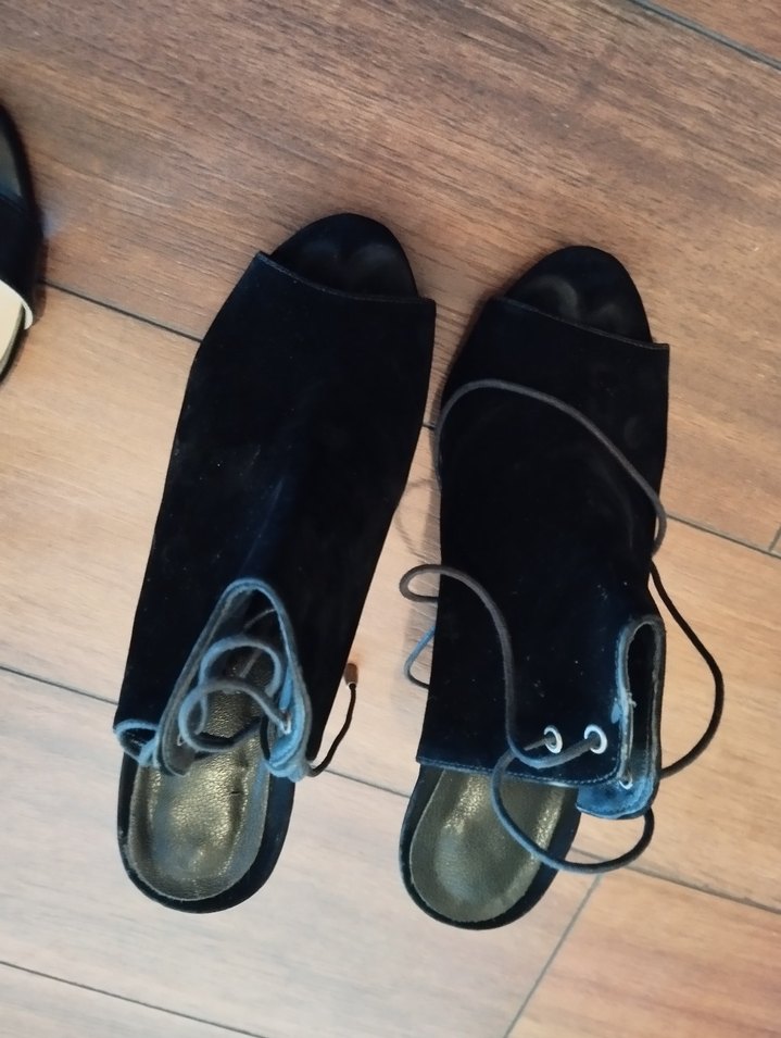 Siyah Goth Tarzı Tokalı Topuklu Kadın Sandalet - Görsel 2