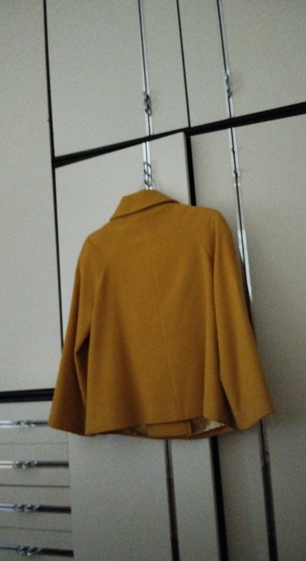 Sarı Çift Düğmeli Kısa Kaban - Görsel 3