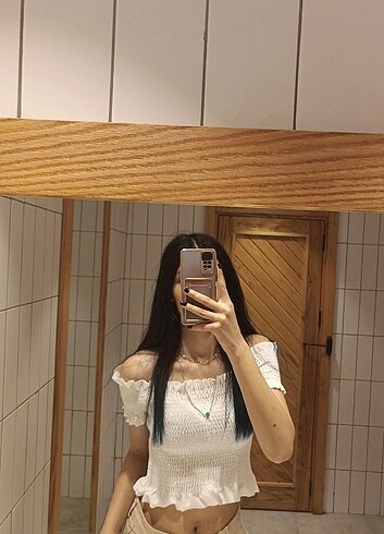 beyaz omuzu açık üst 