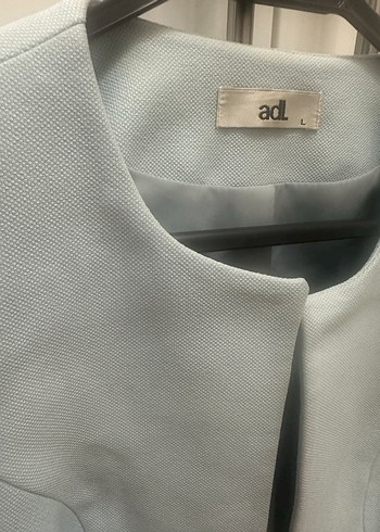 Düğmeli Kısa Kesim Kadın Blazer Ceket - Görsel 3