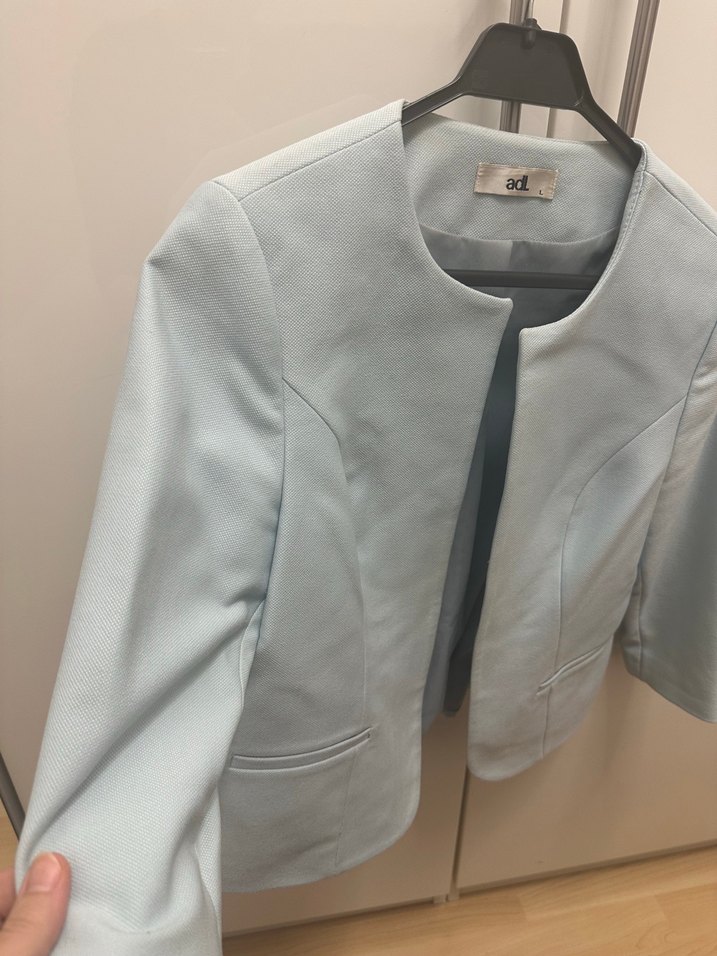 Düğmeli Kısa Kesim Kadın Blazer Ceket - Görsel 2