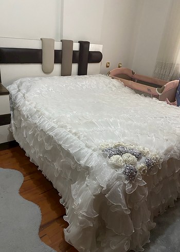Nakışlı Beyaz Yatak Örtüsü - Görsel 3