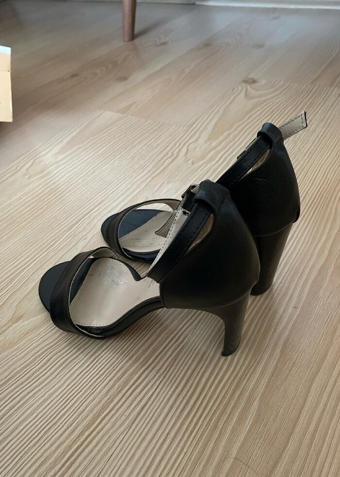 Bantlı topuklu ayakkabı - Görsel 2