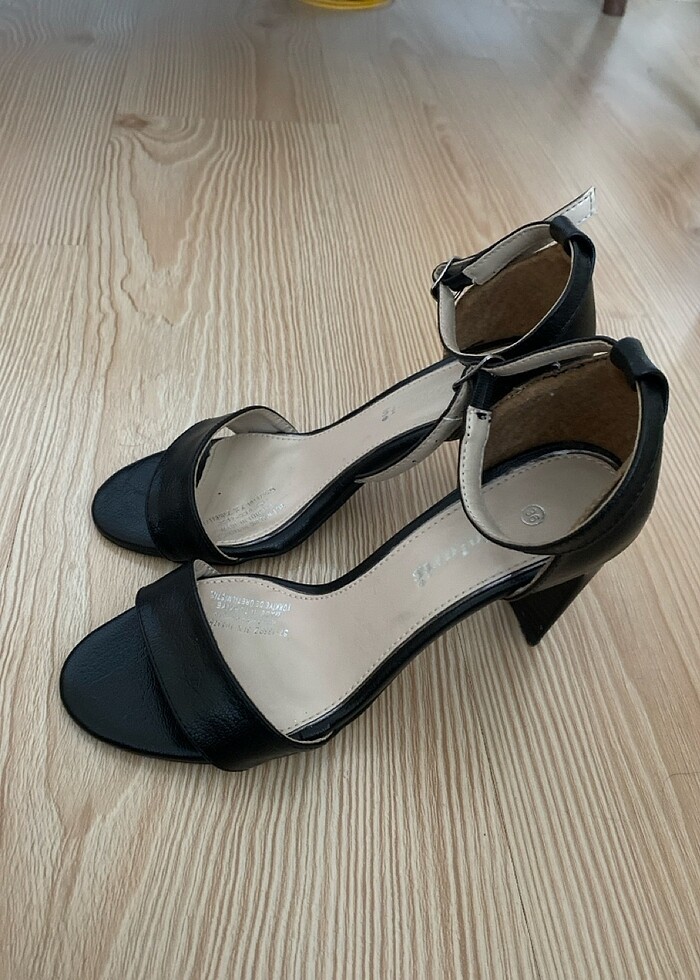 Bantlı topuklu ayakkabı - Görsel 3