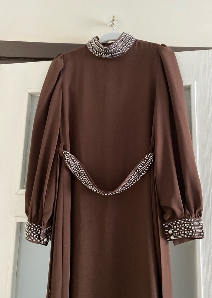 Uzun inci detaylı elbise - Görsel 2