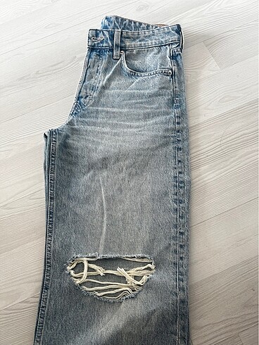 H&M Açık mavi renk jean yırtık model pantolon
