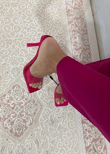 Parlak Pembe İnce Topuklu Kadın Terlik - Görsel 6