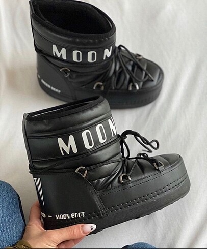 MOON BOOT