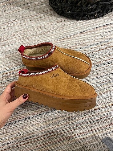 UGG TAZZ