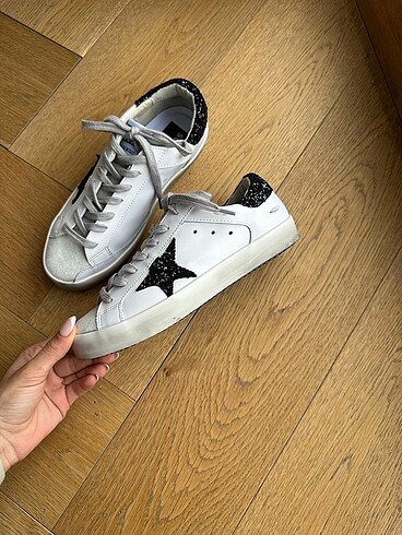 37 Beden beyaz Renk GOLDEN GOOSE
