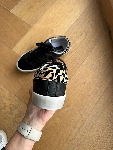 37 Beden çeşitli Renk GOLDEN GOOSE