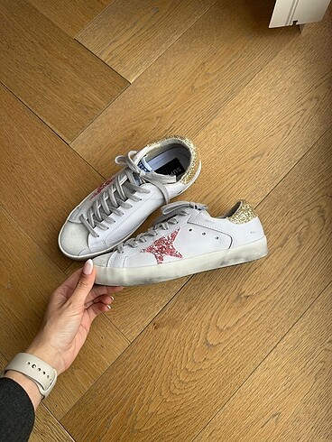 GOLDEN GOOSE