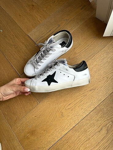 GOLDEN GOOSE