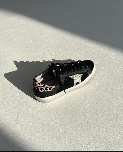 GOLDEN GOOSE