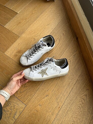 GOLDEN GOOSE