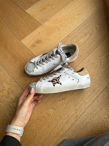 GOLDEN GOOSE