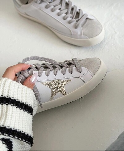 37 Beden beyaz Renk GOLDEN GOOSE