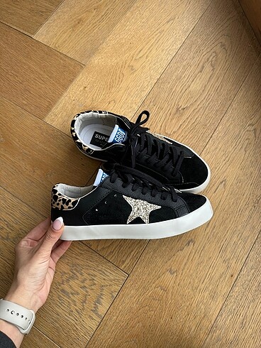 GOLDEN GOOSE
