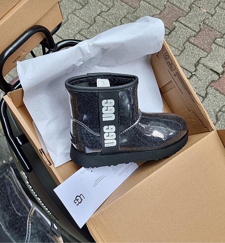 UGG ŞEFFAF