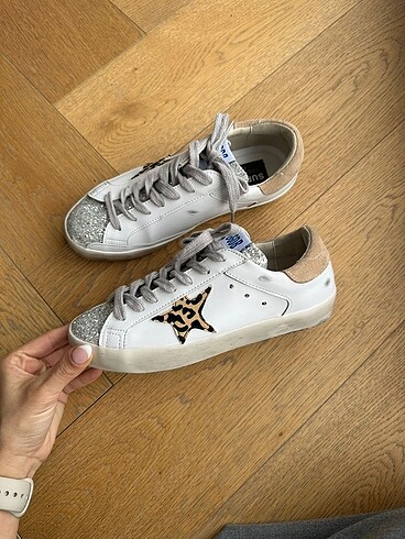 GOLDEN GOOSE