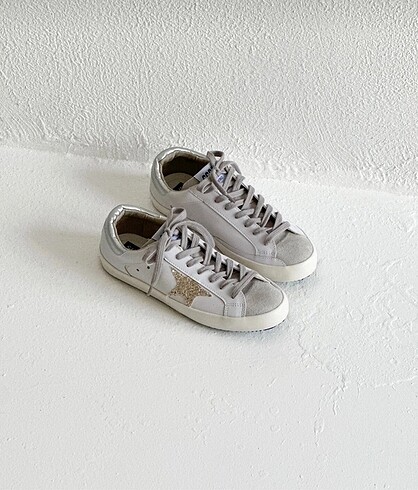 39 Beden beyaz Renk GOLDEN GOOSE