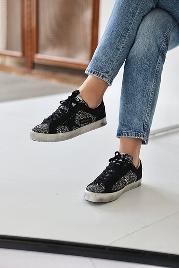 GOLDEN GOOSE